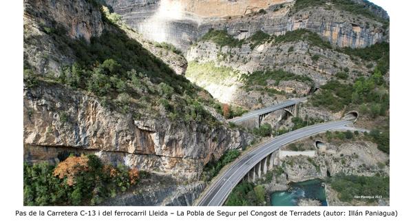 Pas de la Carretera C-13 i del ferrocarril Lleida – La Pobla de Segur pel Congost de Terradets (autor: Illán Paniagua)